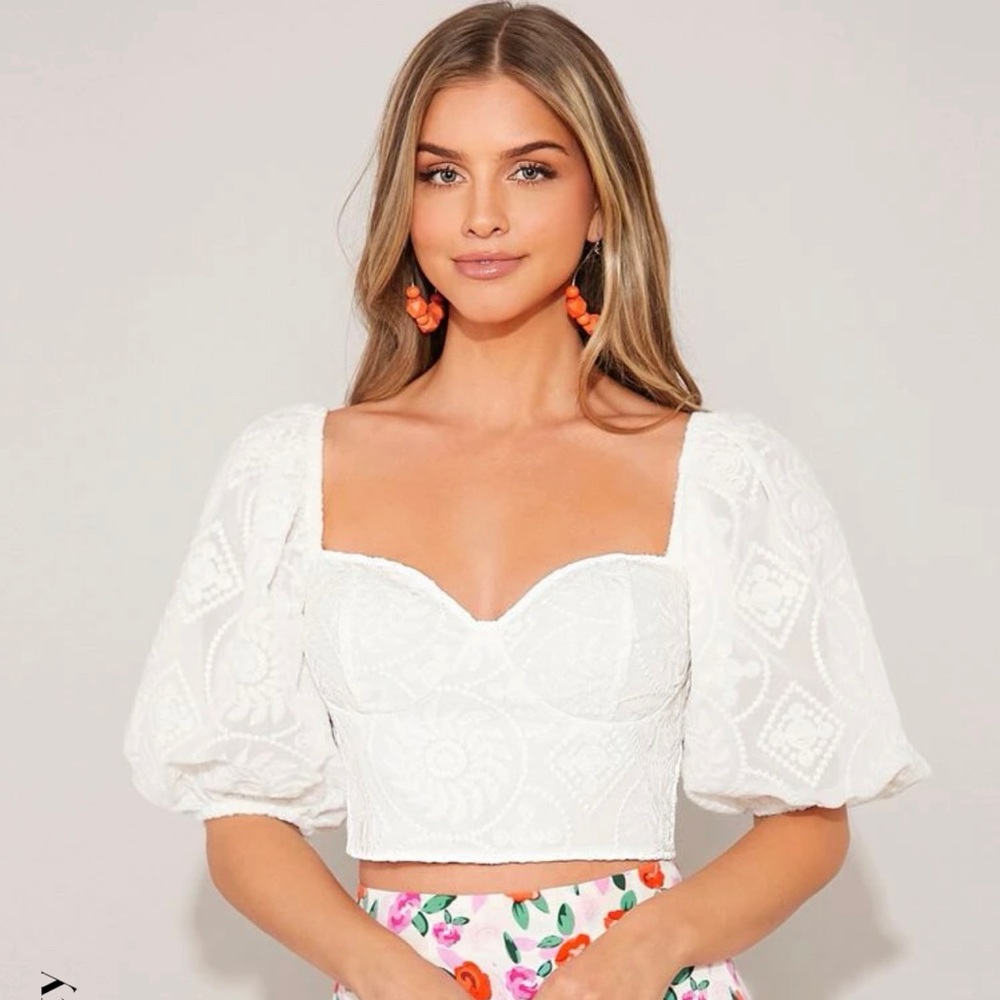 Crop top white shirt